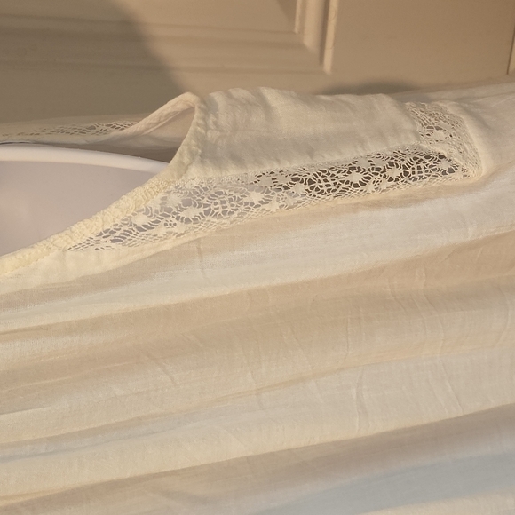 JOIE Lace Accent Keyhole Front Halter Tank - Picture 5 of 8